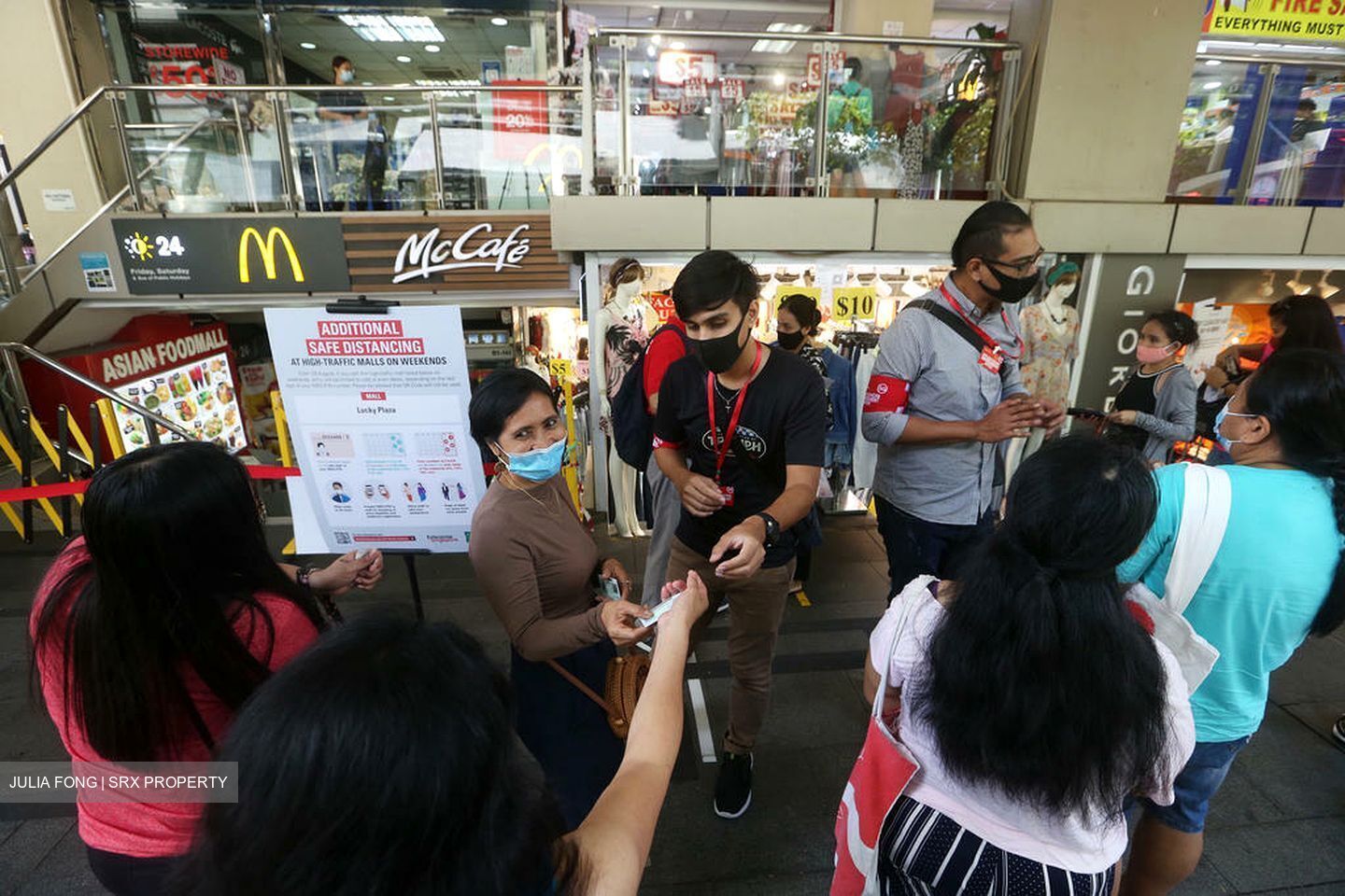 Lucky Plaza (D9), Shop House #455382181